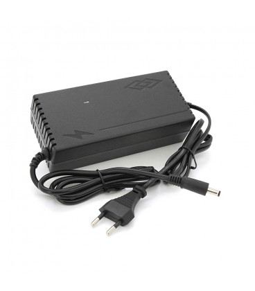 Зарядний пристрій для акумуляторів Li-ion 12V (12,6V),3S,8A,штекер 5,5х2,5мм, індикація