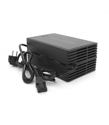 Зарядний пристрій для акумуляторів Li-ion 60V(71,4V),17S,8A,650W, штекер Triangle plug (T-tipe/IEC/C13 N+L-) .індикація, 220х122