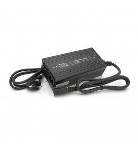 Зарядний пристрій для акумуляторів Li-ion 12V(12,6V),3S,15A,штекер Triangle plug (T-tipe/IEC/C13 N+L-), LED-індикація, 137x90x50