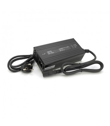 Зарядний пристрій для акумуляторів Li-ion 12V(12,6V),3S,15A,штекер Triangle plug (T-tipe/IEC/C13 N+L-), LED-індикація, 137x90x50