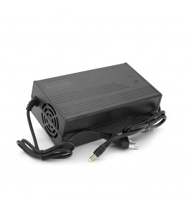 Зарядний пристрій для акумуляторів Li-ion Premium 36V(42V),10S,5A,штекер 5.5*2.5,з індикацією,BOX