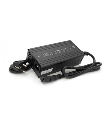 Зарядний пристрій для акумуляторів Li-ion 12V(12,6V),3S,10A,штекер Triangle plug (T-tipe/IEC/C13 N+L-), LED-індикація, 137x90x50