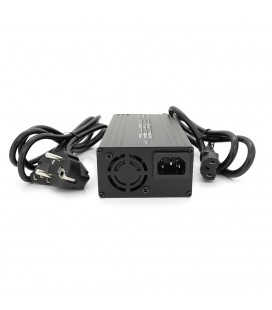 Зарядний пристрій для акумуляторів LiFePO4 12V(14,6V),4S,15A, штекер Triangle plug (T-tipe/C13/IEC). 137x90x50mm