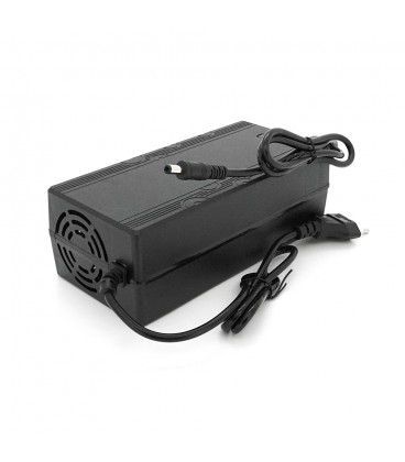 Зарядний пристрій для акумуляторів Li-ion 48V(54,6V),13S,5A,штекер 5.5*2.5,з індикацією,BOX