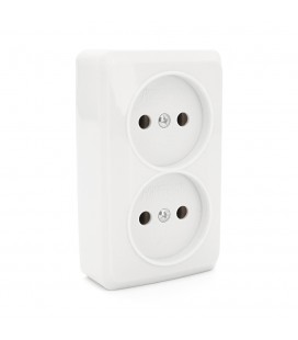 Розетка подвійна без заземлення зовнішнього монтажу, біла, Q24