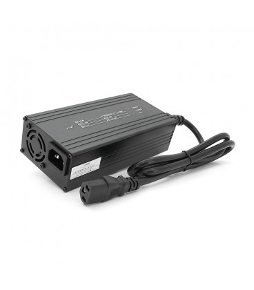 Зарядний пристрій для акумуляторів AGM 12V,15А, 137х90х50mm