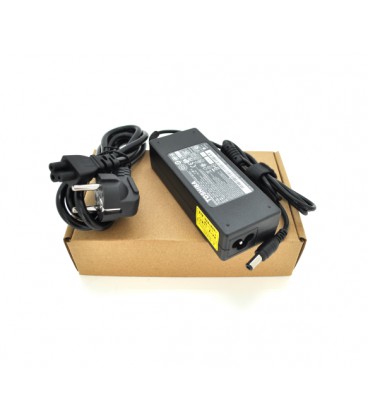 Блок питания MERLION для ноутбука TOSHIBA 15V 6A (90 Вт) штекер 6,36*3,0мм, длина 0,9м + кабель питания